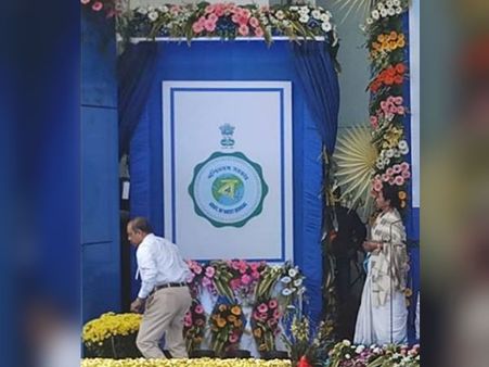 ‘বিশ্ববাংলা’য় জয় হাসিল করে নাম পরিবর্তনে ‘মিশন-বাংলা’, নতুন লক্ষ্য স্থির মমতার