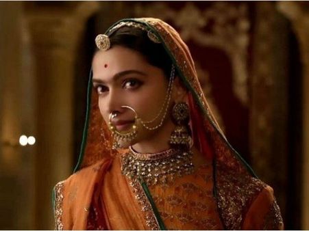 'পদ্মাবত' ঘিরে বিদেশে চরম উন্মাদনা! এই ভিডিও দেখলে অবাক হবেন