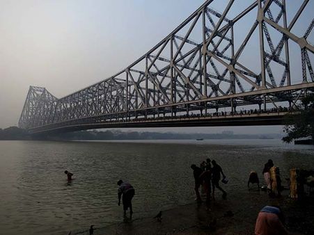 ৭৫-এ পা, হাওড়া ব্রিজ নিয়ে এই ১০টি তথ্য সব বাঙালির জানা উচিত