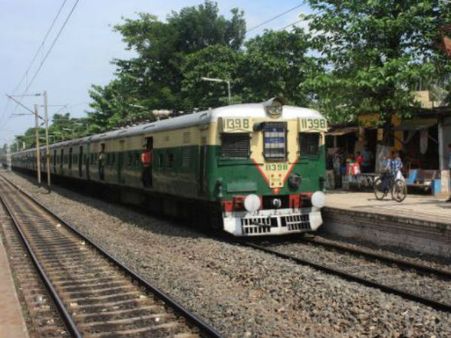 আপনি কি 'লেডিস কম্পার্টমেন্ট'-এর নিত্যযাত্রী! তাহলে এই তথ্যটি জানতেই হবে