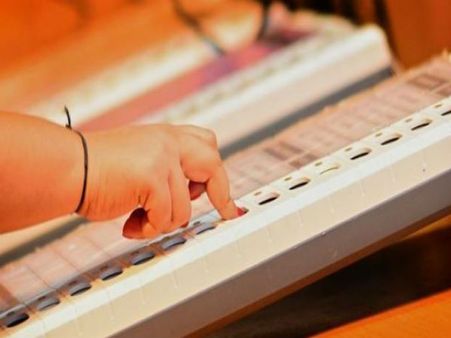 নাগাল্যান্ডে বিস্ফোরণ-সংঘর্ষে মৃত ১, দুই রাজ্যের বহু বুথে ইভিএম-ভিভিপ্যাটে গোলযোগ