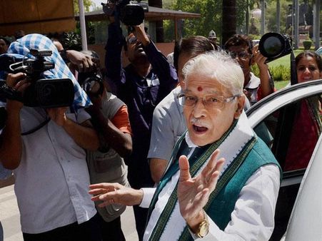 'কাঁচি' না পেয়ে মেজাজ হারালেন বিজেপি নেতা মুরলী মনোহর যোশী