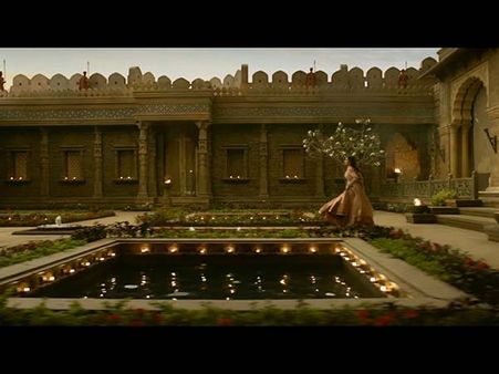 দুর্গাপুজোয় কলকাতা মাতাতে পদ্মাবতী, বাজিমাত হবে তো