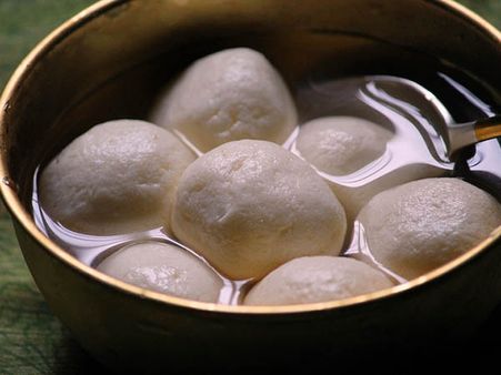 নাছোড় রাজ্য ! বাজারে আসতে চলেছে 'সরকারি' রসগোল্লা