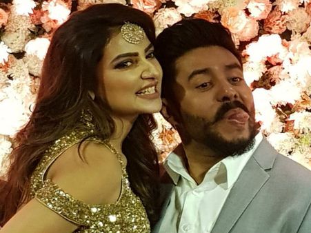 বহুপ্রতীক্ষিত রাজ-শুভশ্রীর এনগেজমেন্ট হাজির কারা, দেখুন এক্সক্লুসিভ ছবি