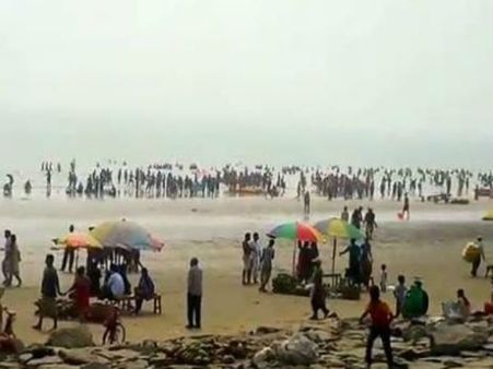 দিঘায় স্নান করতে ভালবাসেন! জলে নামলে সাবধান, না হলে অবস্থা হতে পারে এই যুবকের মতো