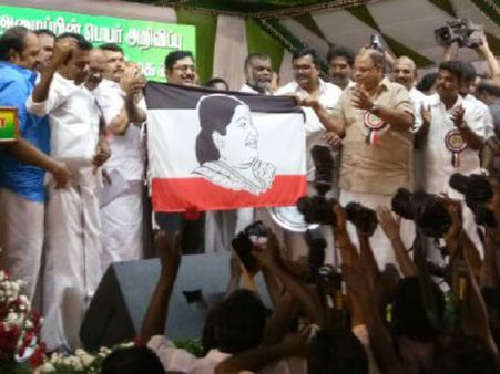 জয়ললিতার নামে নতুন দল গড়ে তামিল রাজনীতির খেলা জমিয়ে দিলেন টিটিভি দিনাকরণ