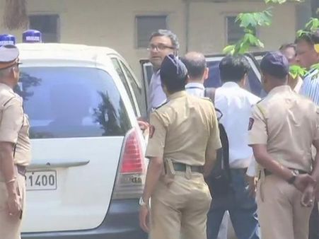 কার্তি-পিটারের মধ্যস্থতায় এক সাংবাদিক! আইএনএক্স কাণ্ডে চাঞ্চল্যকর দাবি সিবিআই-এর