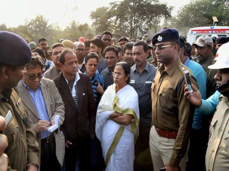 'সেফ ড্রাইভ সেভ লাইফ' বদলে নতুন স্লোগান তৈরি করলেন মুখ্যমন্ত্রী মমতা
