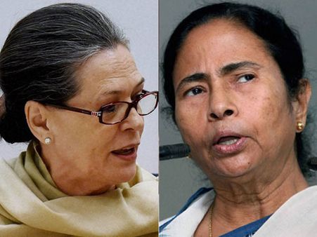 জোটের পথে মমতা! কংগ্রেসের হাত ধরে রাজ্যের পাঁচ আসনই ‘দখল’ তৃণমূলের