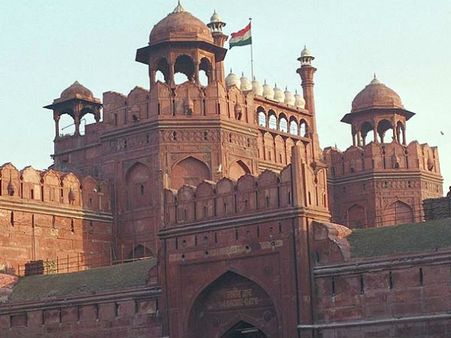 লালকেল্লাকে 'দত্তক' দিল মোদী সরকার! তালিকায় আরও কোন কোন ঐতিহাসিক স্থান, জেনে নিন