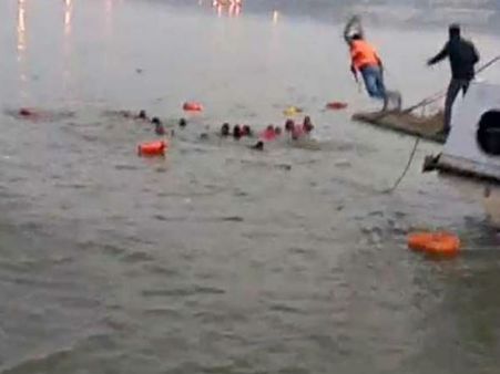 মর্মান্তিক নৌকাডুবি! এই রাজ্যে এখনও নিখোঁজ বেশ কয়েকজন