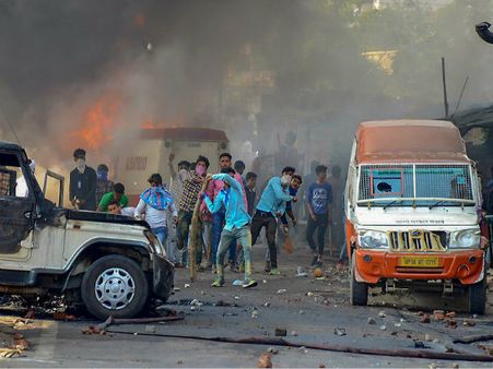 দলিত বিক্ষোভে উত্তাল দেশ, সুপ্রিম কোর্টের কাছে নয়া আর্জিতে কোন সমাধানের রাস্তা চাইল কেন্দ্র