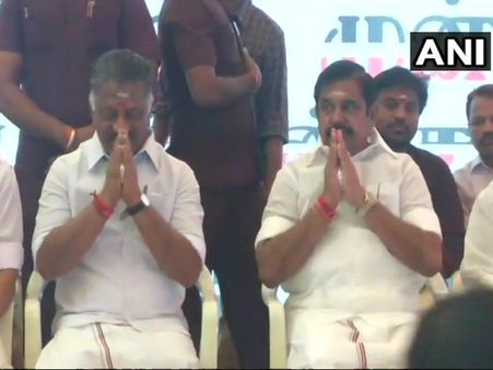 কাবেরী ইস্যুতে বিরোধী চাল ভেস্তে দিতে হঠাৎ অনশনে পলানিস্বামী ও পন্নিরসেলবম