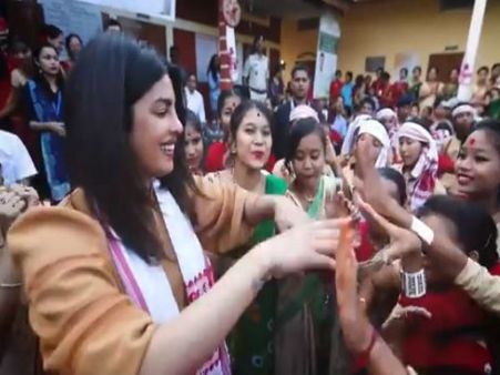 অসমে গিয়ে বিহুর তালে পা মেলালেন এই অভিনেত্রী, জেনে নিন বিস্তারিত