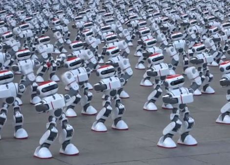 ১৩৭২টি রোবট একসঙ্গে নেচে করল বিশ্বরেকর্ড, ভিডিও হল ভাইরাল