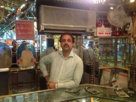 ব্যস্ত দোকানে হাত-সাফাই! থানায় অভিযোগ এই দুই মহিলার বিরুদ্ধে