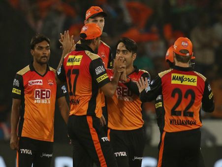 টি২০-তে টেস্ট ম্যাচের বোলিং রশিদ খানের, কুলকিনারা পেল না মুম্বইয়ের ব্যাটসম্যানরা