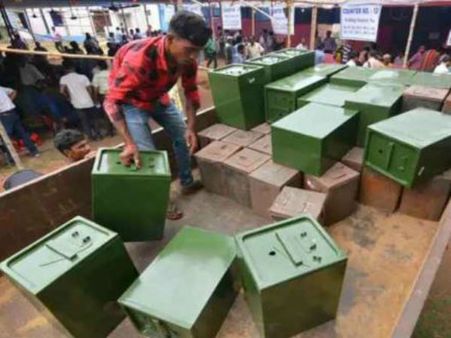 ইভিএম বাদ, রাষ্ট্রপতি নির্বাচন হয় ব্যালটে, জেনে নিন কারণ 