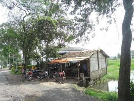 লরি থেকে দুর্গন্ধ! অসুস্থ হয়ে হাসপাতালে কমপক্ষে ৯ গ্রামবাসী