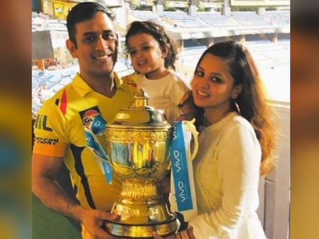 আইপিএল ট্রফি নিয়ে কী মত জিভার, ফাঁস করলেন ধোনি