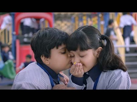 শুধু গাল নয়, মনও কি ছুঁতে পারল 'হামি'! সাম্প্রতিক কিছু ঘটনা নিয়ে কোন বার্তা দিল ছবিটি