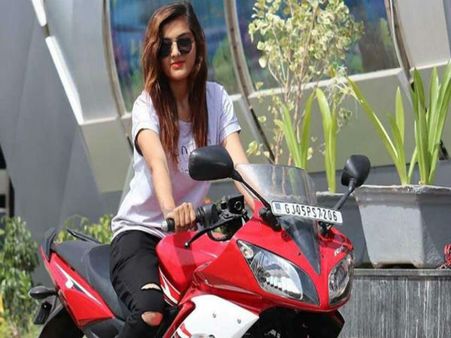 এলাকায় গুণ্ডামি! ফের পুলিশের জালে মোদীর রাজ্যের 'লেডি ডন'