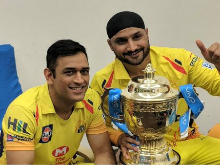 আইপিএল জয়ী সিএসকে কীভাবে সেলিব্রেশনে মাতল, দেখুন ছবি