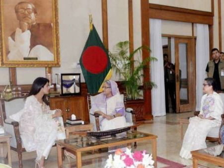 রোহিঙ্গা সমস্যা নিয়ে কথা প্রিয়াঙ্কা চোপড়া ও শেখ হাসিনার