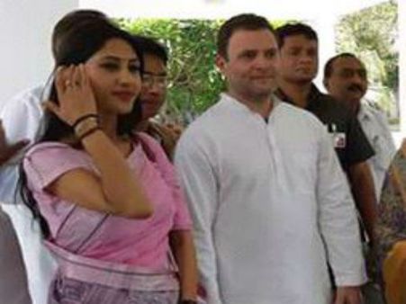 'পাত্রী' পেয়েছেন রাহুল! সোশ্যাল মিডিয়া তোলপাড় এই মহিলাকে ঘিরে