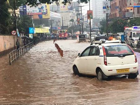 এক দিনে রেকর্ড বৃষ্টি ম্যাঙ্গালুরুতে, কর্ণাটকের উপকৃলে বন্যা পরিস্থিতি