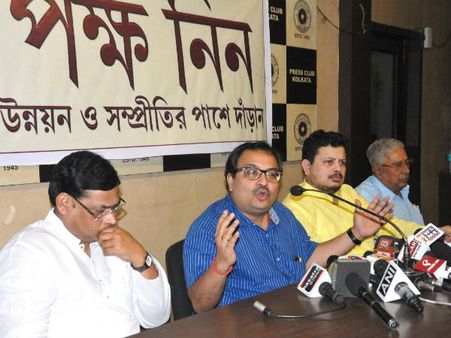 কোন পক্ষে তাঁরা জানালেন কুণাল-ঋতব্রত, ‘পক্ষ নিন’-এর মঞ্চে তৈরি নয়া সমীকরণ