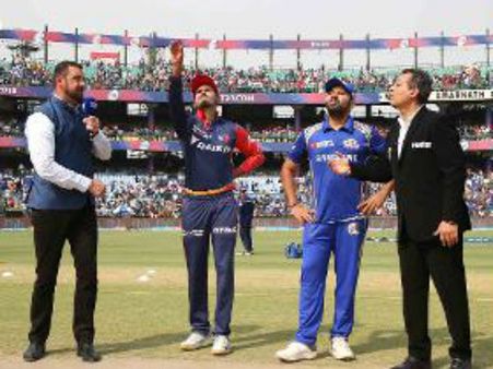 টসে জিতে ব্যাটিংয়ের সিদ্ধান্ত দিল্লির, দুই দলেই রয়েছে চমক