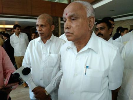 কর্ণাটকে সরকার ধরে রাখা এভারেস্ট ডিঙানোর মতোই কঠিন বিজেপি-র কাছে 