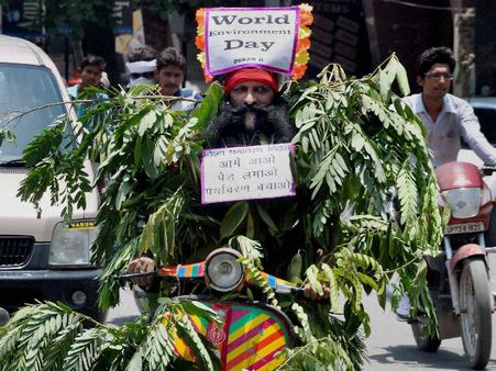 বিশ্ব পরিবেশ দিবসের এবছরের 'হোস্ট' ভারত, প্লাস্টিক দূষণ রোধে দেশ ও বিশ্বে কী চলছে দেখুন