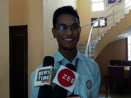 বাবাই তার প্রেরণা, মা এগিয়ে যাওয়ার পথে সাহস, ডাক্তার হতে চায় মাধ্যমিকে পঞ্চম অনীক