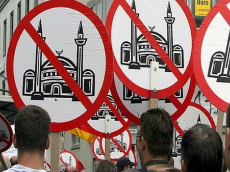 চরম ইসলাম বিদ্বেষ! অস্ট্রিয়ার বন্ধ হচ্ছে সাতটি মসজিদ, তাড়ানো হবে ডজনখানেক ইমামকে
