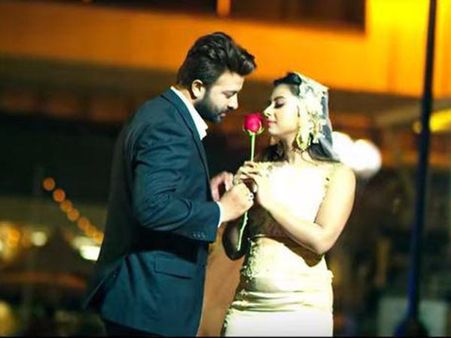 ইদের মরশুমে সুপারহিট শাকিব খানের 'সুপারহিরো'-র গান! বিতর্কে বুবলি