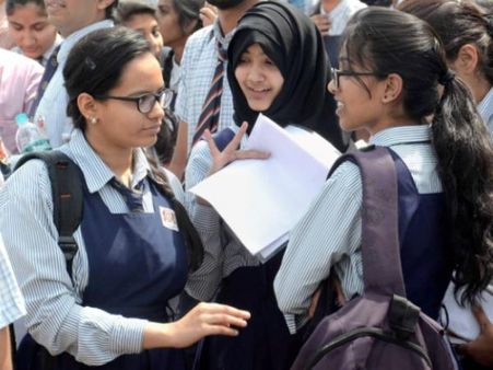 গুনতে ভুল করায় ফেল করেছে পরীক্ষার্থী, তাই সিবিএসই ব্যবস্থা নিল দিল্লির ৫ শিক্ষককের বিরুদ্ধে