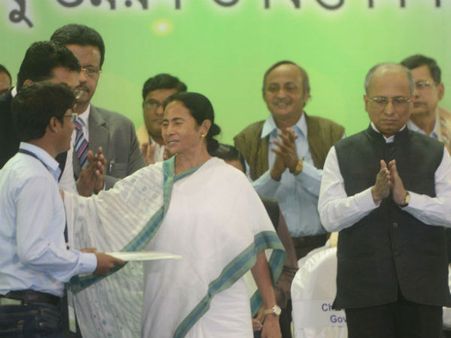 রাজ্যের মহা সংবর্ধনায় অভিভূত গ্রন্থন-সঞ্জীবনীরা, মমতা দিলেন ভবিষ্যতের বার্তা