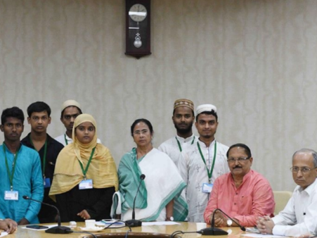 সংখ্যালঘু কৃতী ছাত্রছাত্রীদের সংবর্ধনা মমতার, আলাপচারিতায় জানালেন ভবিষ্যতের শুভকামনা