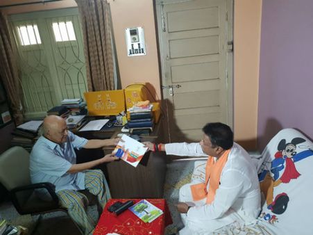 জন সম্পর্ক অভিযানে মনোজ মিত্রের সঙ্গে সাক্ষাত! যা বললেন মুকুল রায়