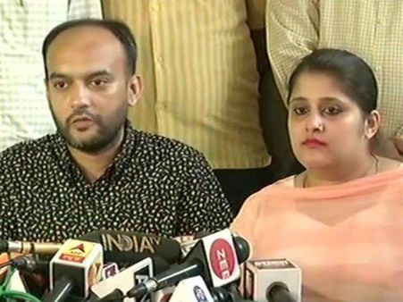 ভিনধর্মে বিয়ে তাই পাসপোর্ট মিলবে না, যোগীর রাজ্যে পাসপোর্ট অফিসারের সাফ কথা