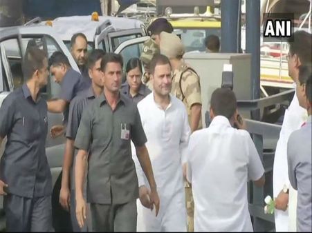 আরএসএসকে নিয়ে মন্তব্যের জের! মহারাষ্ট্রের আদালতে হাজিরার পথে রাহুল