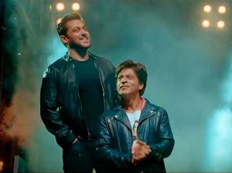 ইদে খান জুটির ধামাকা! সলমনের সঙ্গে শাহরুখের নাচে মাত 'জিরো'-র টিজার, দেখুন ভিডিও