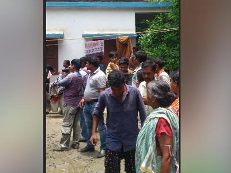 ১০ টাকার জন্য অমানবিক নির্যাতন শিশুকে, মাসির গরম খুন্তির ছ্যাঁকায় পুড়ল হাত-পা