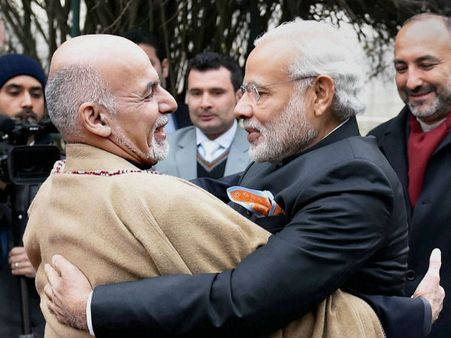 আলিঙ্গন রাজনীতির গুরু মোদীই, দেখুন কীভাবে রাষ্ট্রনেতাদের কাছে টেনে নিয়েছেন প্রধানমন্ত্রী