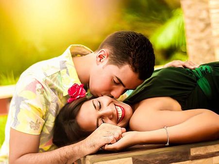 মহিলাদের ক্লান্তি দূর করতে সুপুরুষদের দিয়ে করানো হচ্ছে এই কাজ, বিনিময়ে মিলছে অর্থ