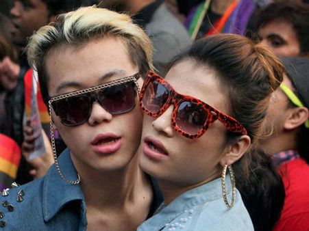 সমকামিতা কী অসাংবিধানিক, হঠাতই ভোল বদল কেন্দ্রীয় সরকারের