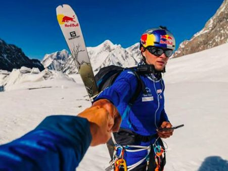 স্কি করে কারাকোরাম পর্বতে ২৮ হাজার ফুট পথ নেমে রেকর্ড এক পোলিশের